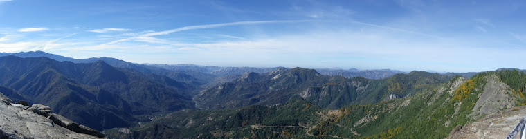Vue sur la Vallee de Sequoia National Park depuis le Moro Rock - Californie