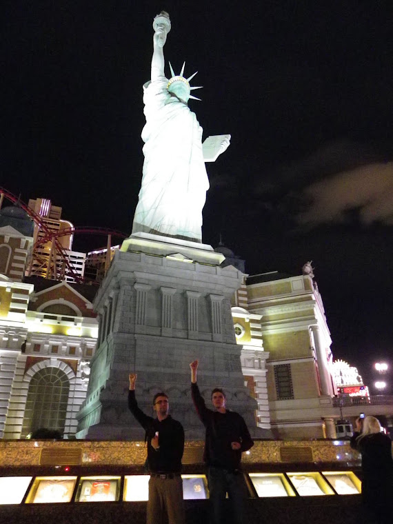 Devant la statue de la liberté du New York New York - Las Vegas - Nevada