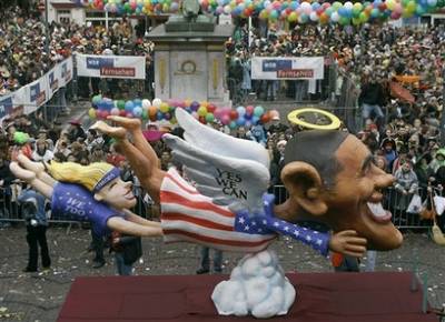 [obama+carnival+float.jpg]