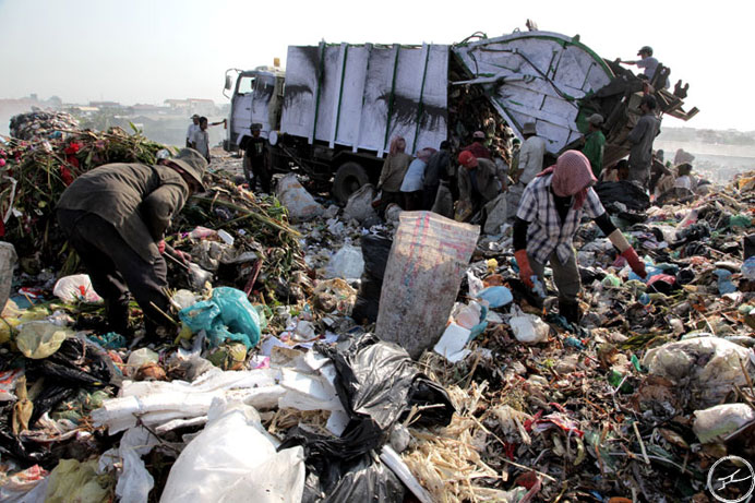 [28mm_Garbagedump_Cambodge_2.jpg]