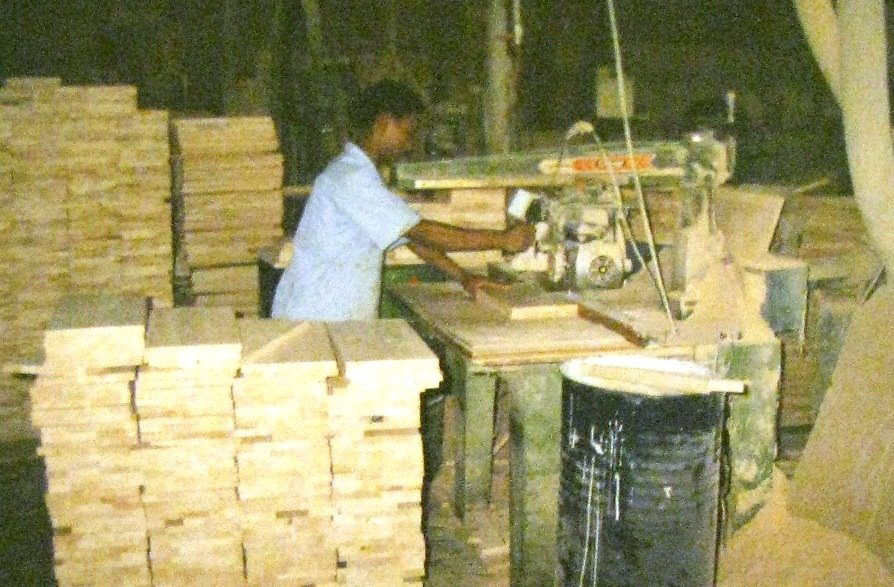 [burmese+workers+in+thailand.JPG]
