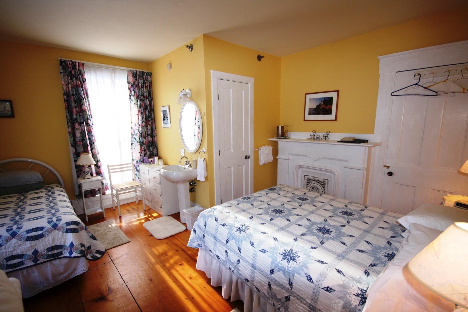 [another+guest+room.JPG]