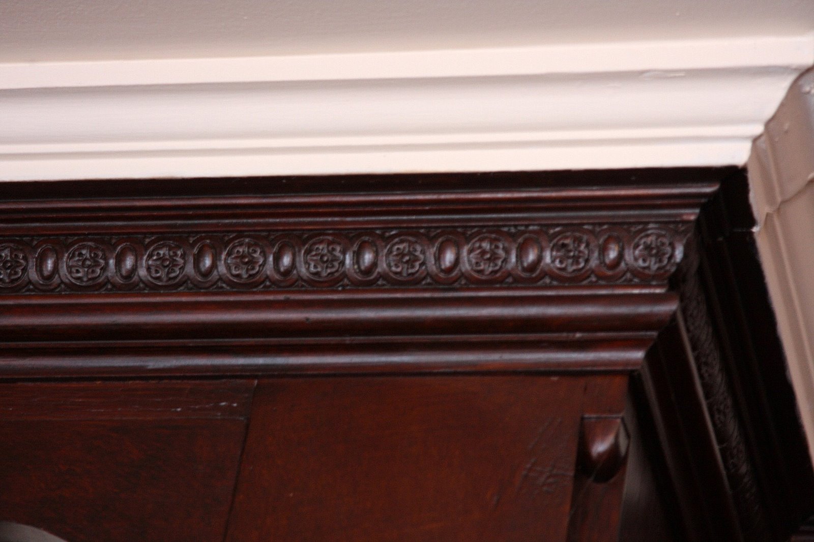[beautiful+woodwork+in+den.jpg]