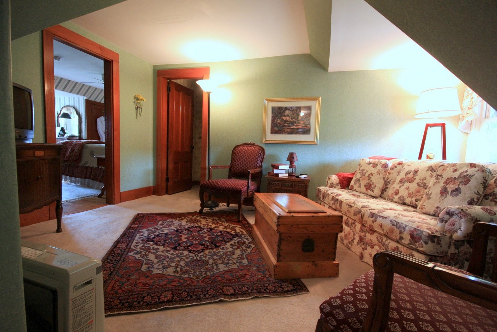 [suite+living+room.JPG]