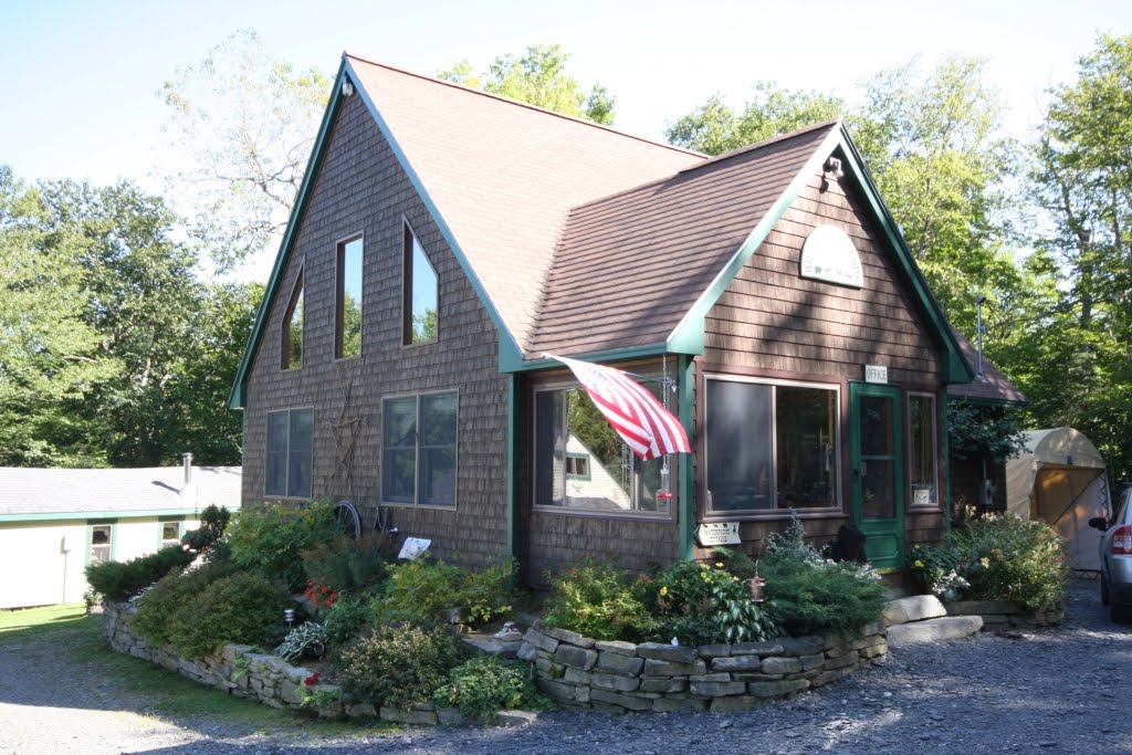 [owners+house+sm.JPG]