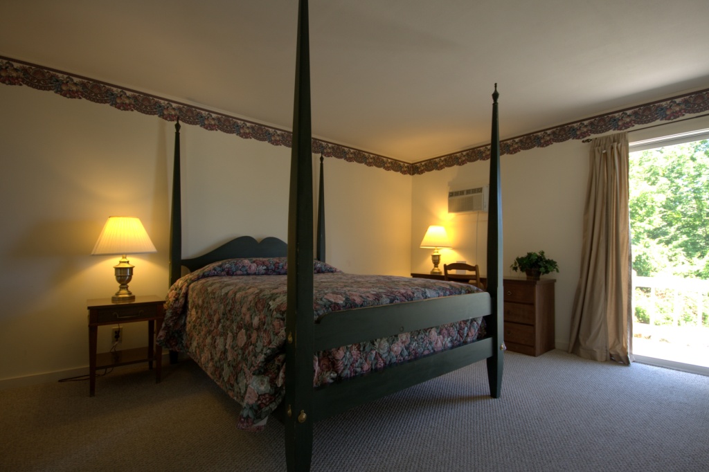 [suite+in+motel.CR2.jpg]