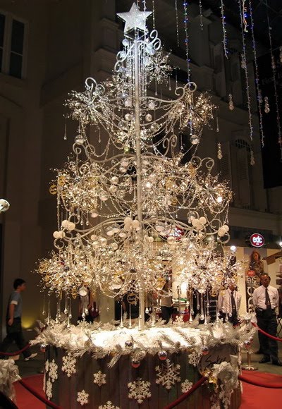 [world-most-expensive-christmas-tree.jpg]