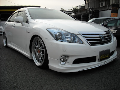 エアロ 修理 200 クラウン Hv フロント エアロバンパー 板金 塗装 Frp 修理 大阪 茨木 北摂 グーネットピット