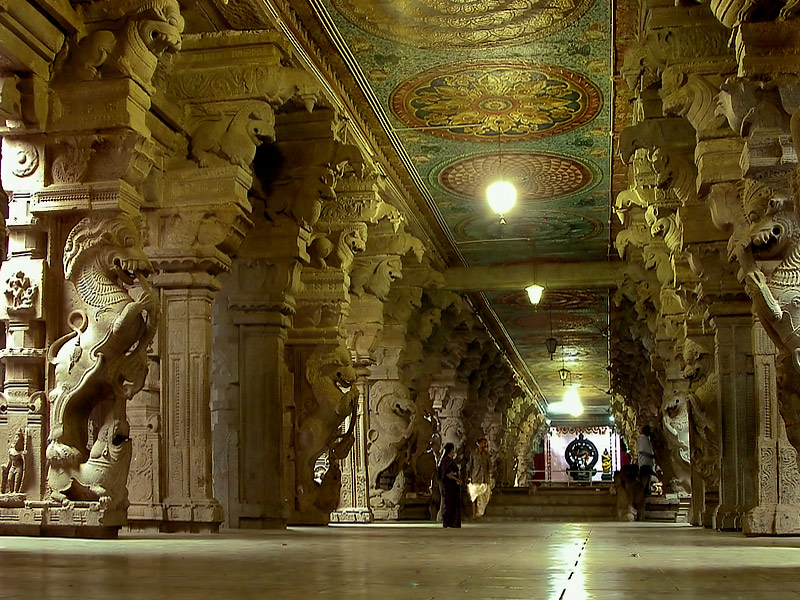Picture of the famous 1000 Pillar Hall of Madurai Meenakshi Temple in 