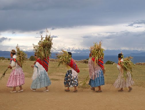 TRAJES TIPICOS DE BOLIVIA