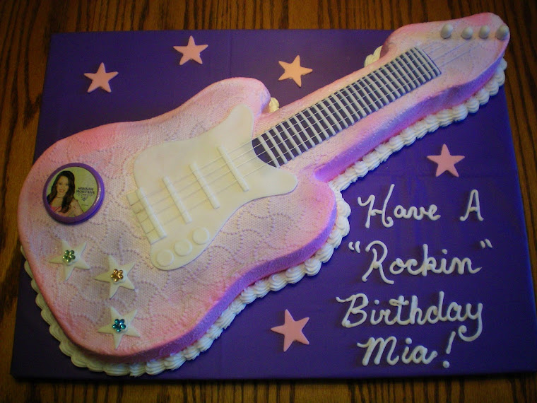 Mia's Gitar Birthday Cake