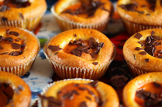 sárgabarack muffin kajszibarack süti sütemény csokilapka csokidarabka csoki csokoládé kakaó straciatella joghurt