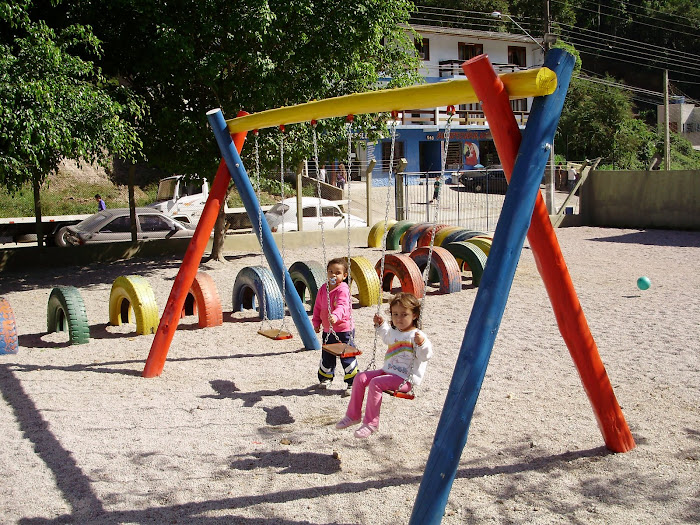 Balanço de madeira roliça