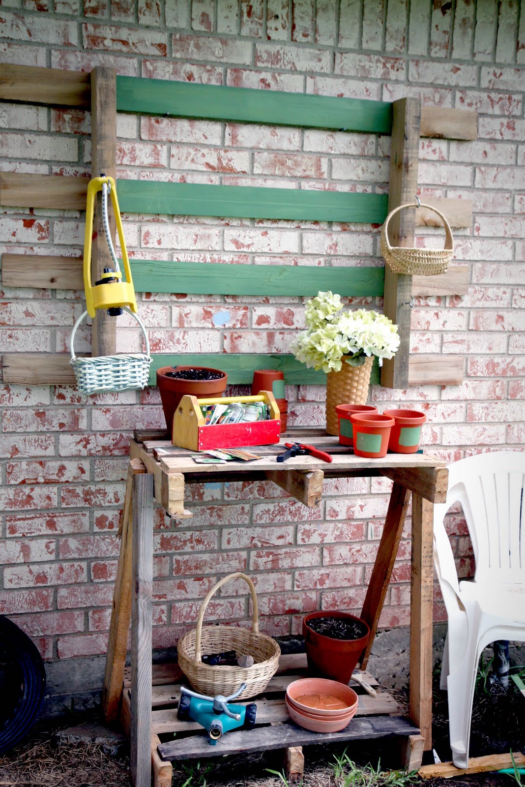 The Creamer Chronicles DIY Potter's BenchFREE!