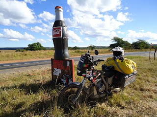 Aventura de Osvaldo Garcia na sua AJP Coca+cola