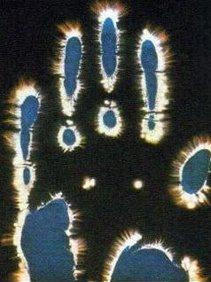 Foto kirlian de la mano de un sensitivo o paranormal