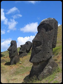 Moais (estatuas de piedra) de la Isla de Pascua