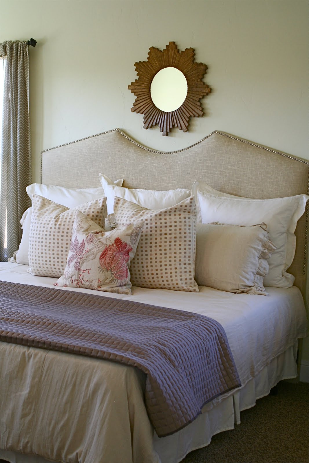 IMG_1711.JPG 1,067×1,600 píxeles Headboard inspiration, Dining room design, Headboard shapes