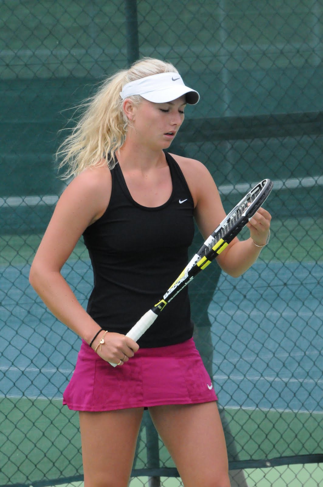 WTA TENNIS COMENTADA POR JAVIER ASB CLASSIC 2011. SACHA JONES RECIBE