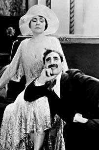 Margaret+Dumont+and+Groucho+Marx.jpg