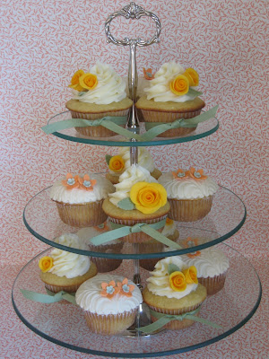 elegant cupcake cnterpieces