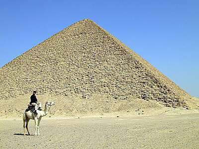 Искам снимка на.... Red_Pyramid_with_camel,_tb_n110400