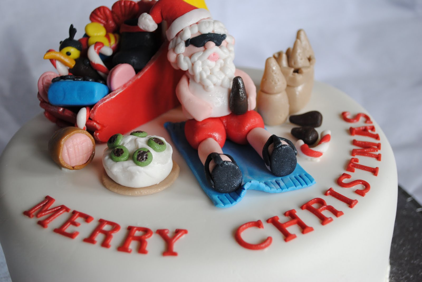 A Sparkley Silver Lining Cake Decorating Class Christmas Cake