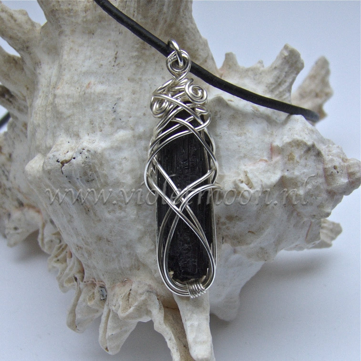[H.+Tourmaline+front+a.jpg]
