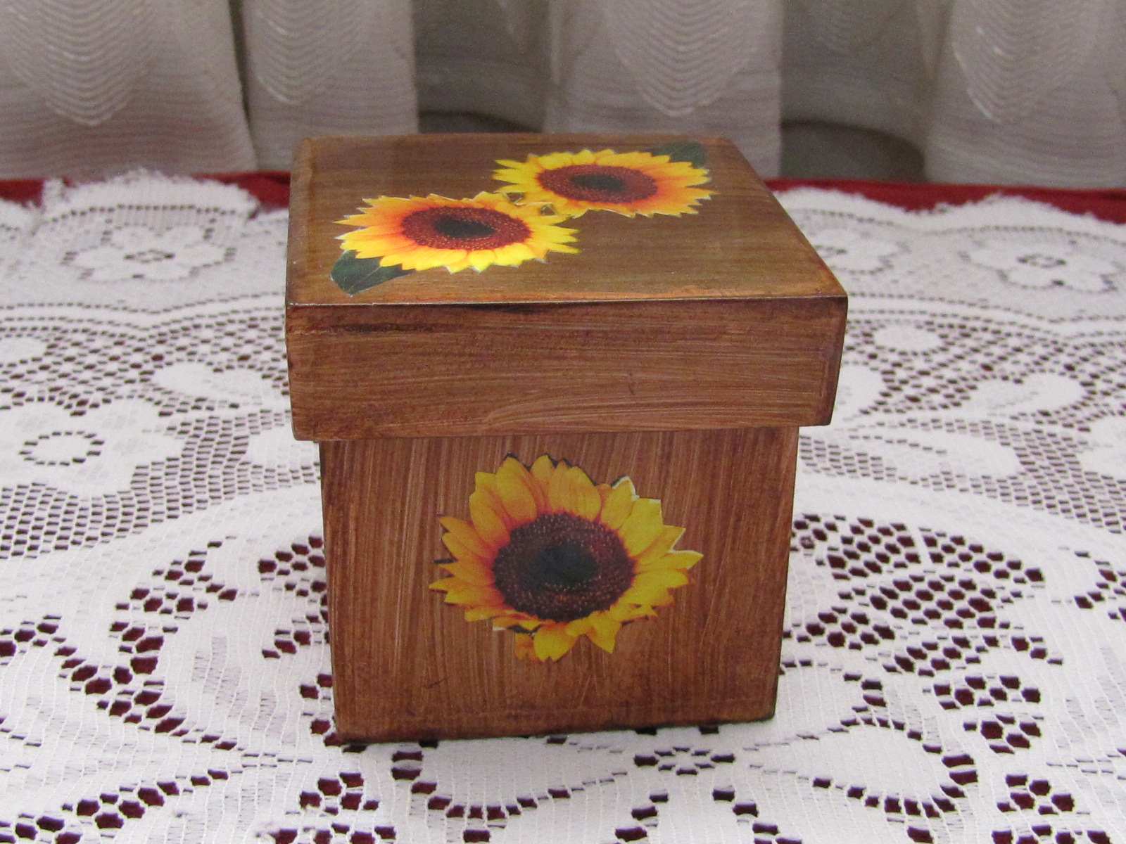 Artesanias Maricarmen, Manualidades en Trupan, Resina y Decoupage: Caja