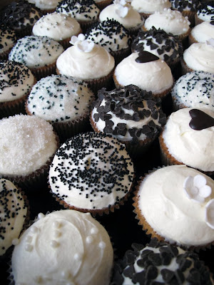 Here's some great black and white cupcakes we did for Carly's wedding
