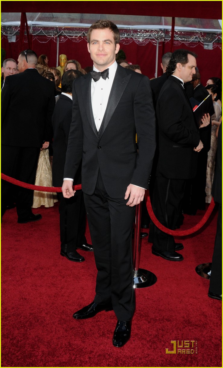 [chris+pine+Ralph+Lauren+Purple+Label+tuxedo+and+Ferragamo+shoes.jpg]