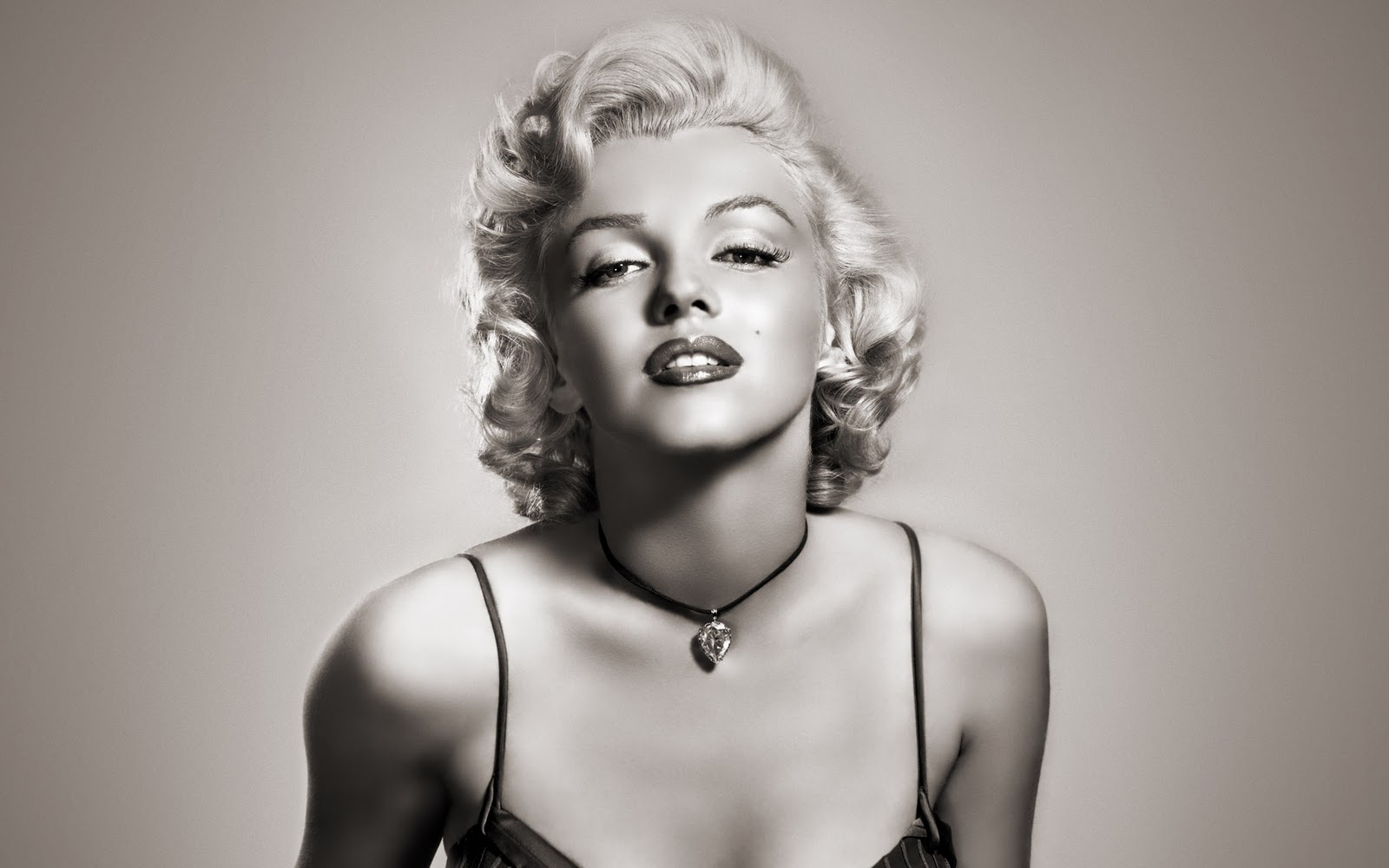 http://1.bp.blogspot.com/_Ajw2SuZiT_8/TPAFda1hThI/AAAAAAAAAVo/aTpqGdrVJ7Q/s1600/Marilyn+Monroe.jpg