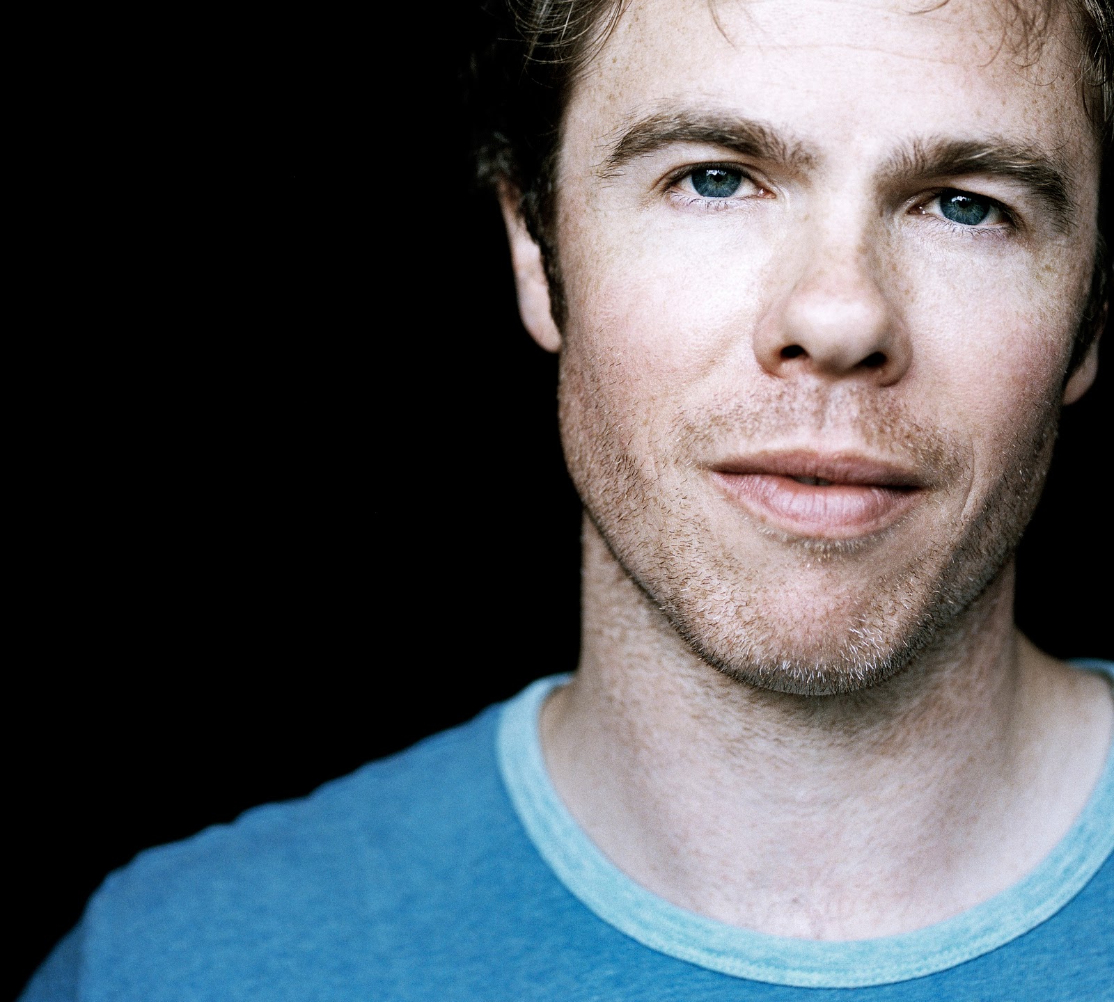 http://1.bp.blogspot.com/_AxCUJw8OWl4/S-LDS28OE2I/AAAAAAAABS8/1kbbOY32v_U/s1600/joshritter-winter2009-portrait.jpg