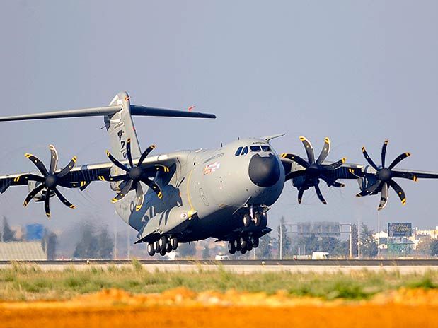 [A400M+frist+fly1.jpg]