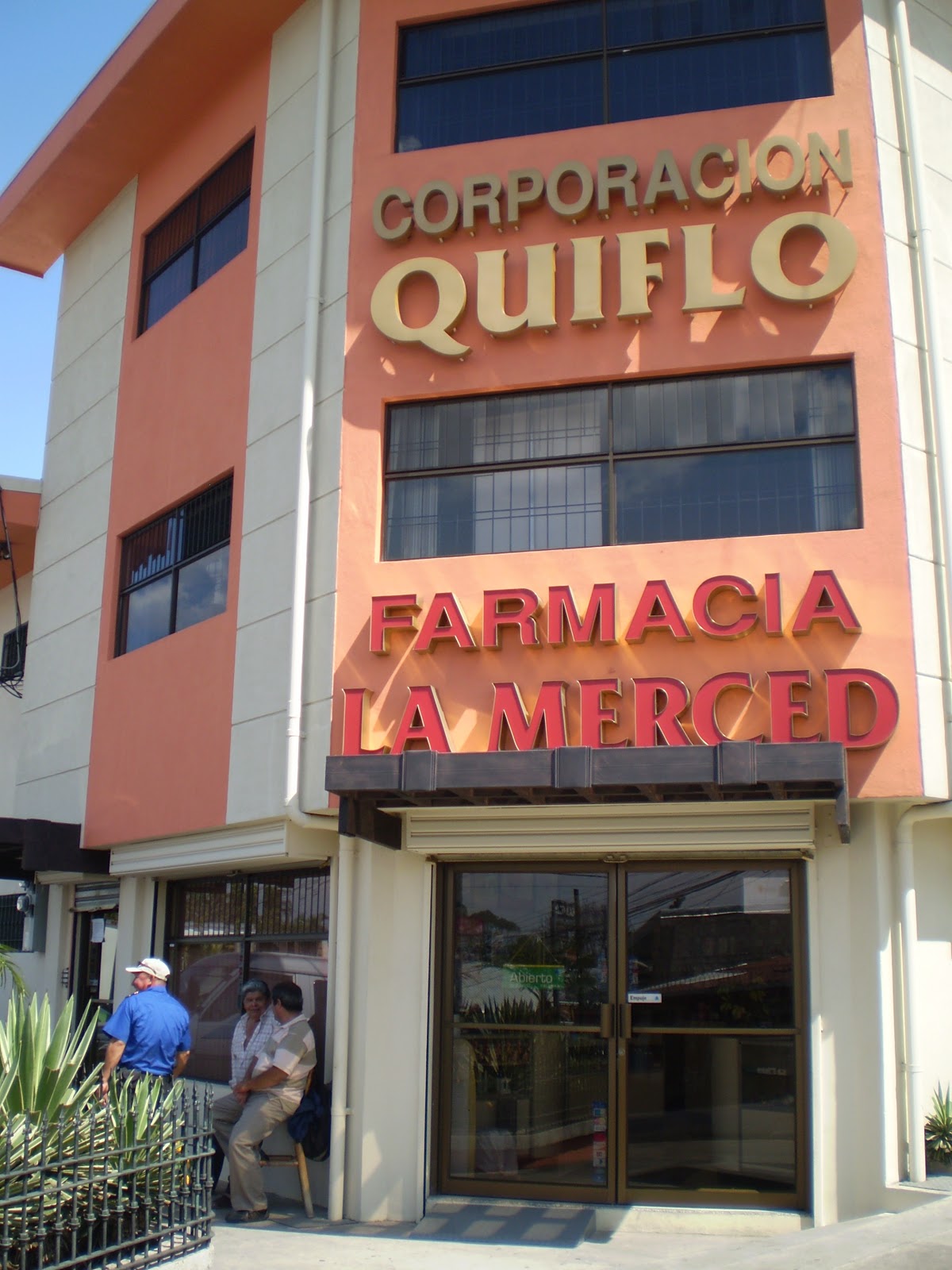 LIVING LIFE IN COSTA RICA blog Distribuidora QUIFLO Comercia in Costa Rica