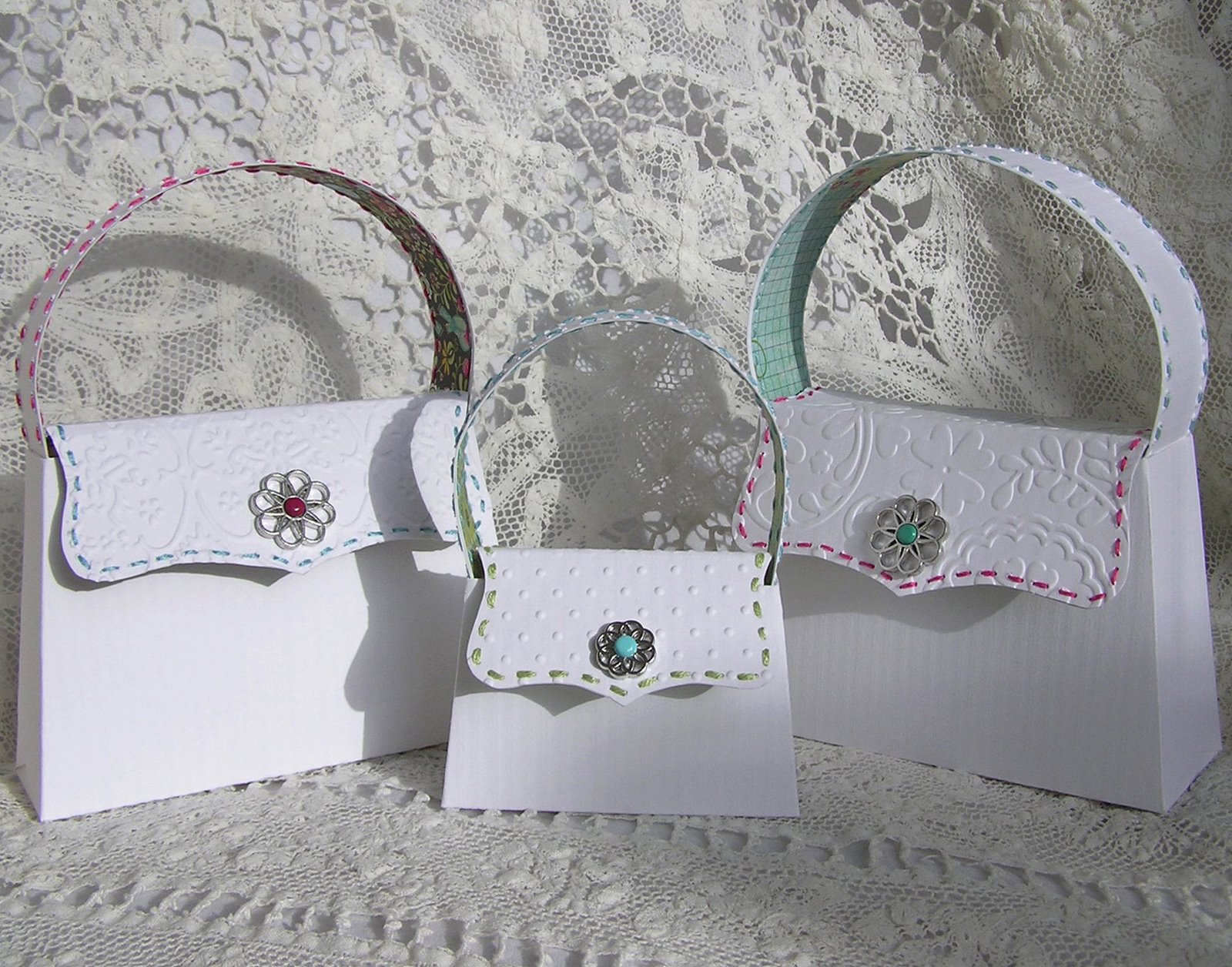 [Cuttlebug+purses+by+Mel+Stampz.JPG]