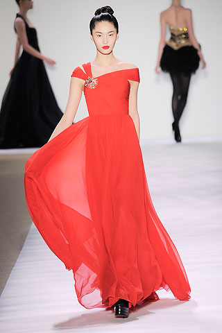 Monique Lhuillier Scarlet Gown. Monique Lhuillier