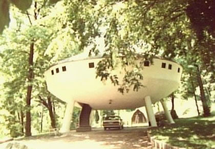[ufo_house31.jpg]