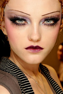 Christian-Dior-Fall-2009-Collection-Backstage-Beauty-Two-Tone-Eyeshadow.jpg