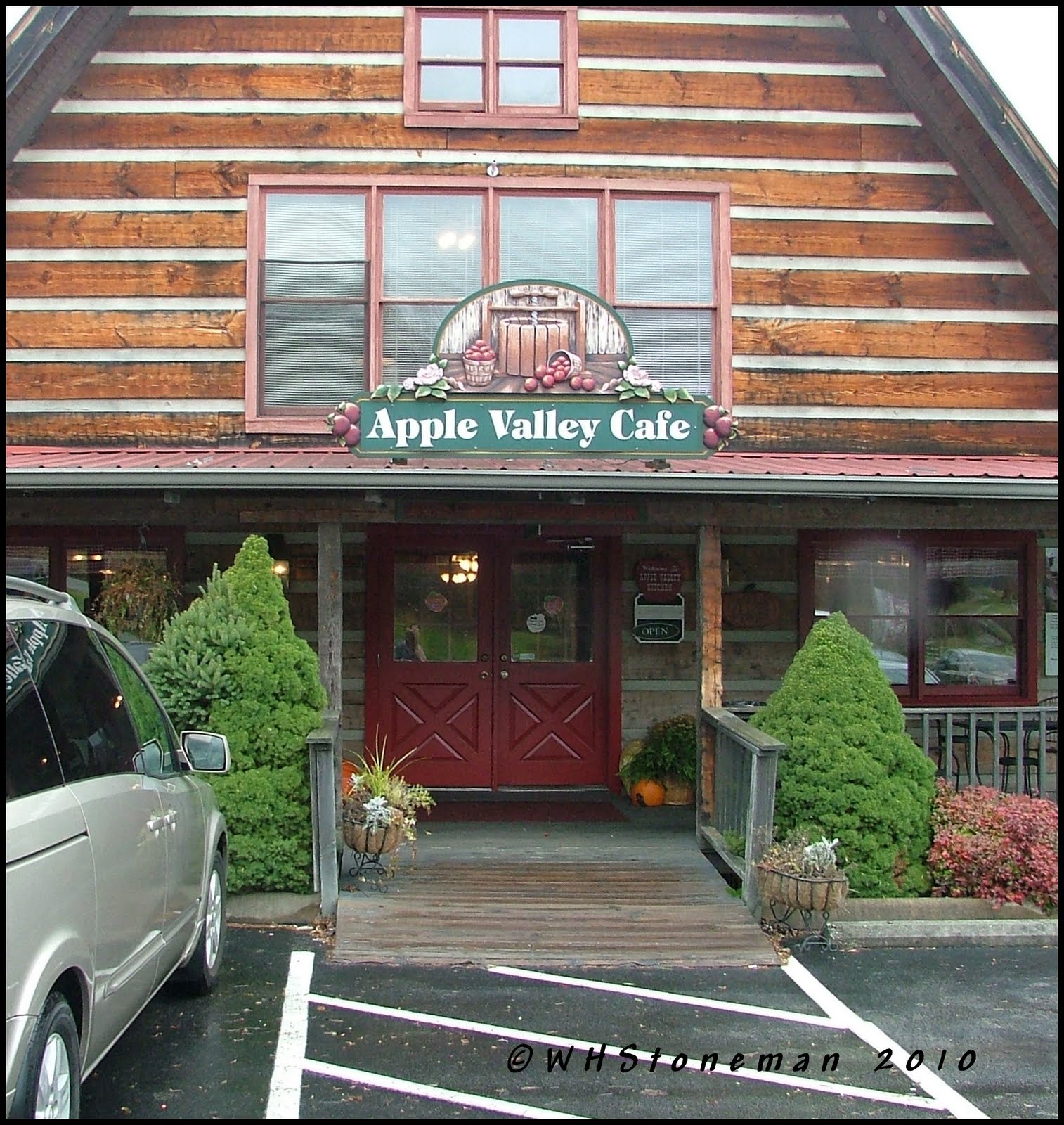 On The Town Dining with Mr. Bill Apple Valley Kitchen & CafeTownsend