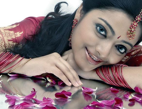 Must Watch Actress: Janani Iyer Hot Gallery