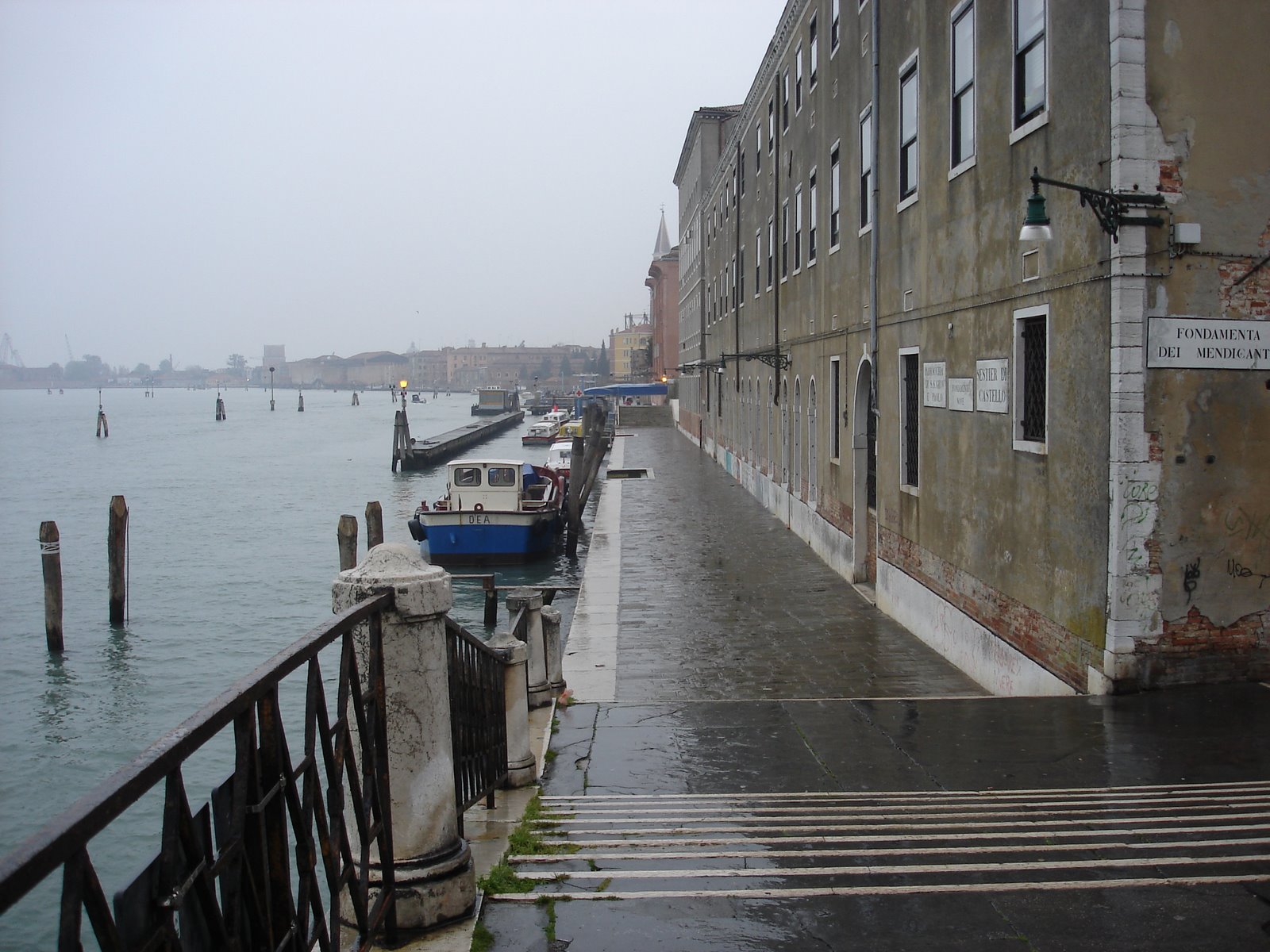 [DSC250.JPG]
