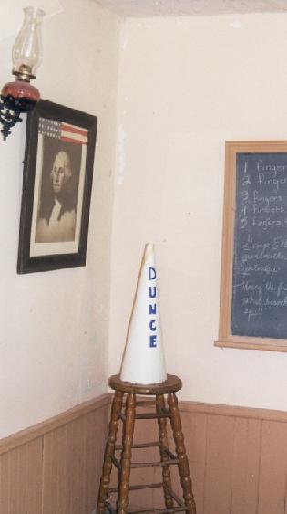 [Dunce.2..JPG]