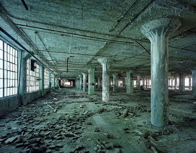 Detroit ruins tour image