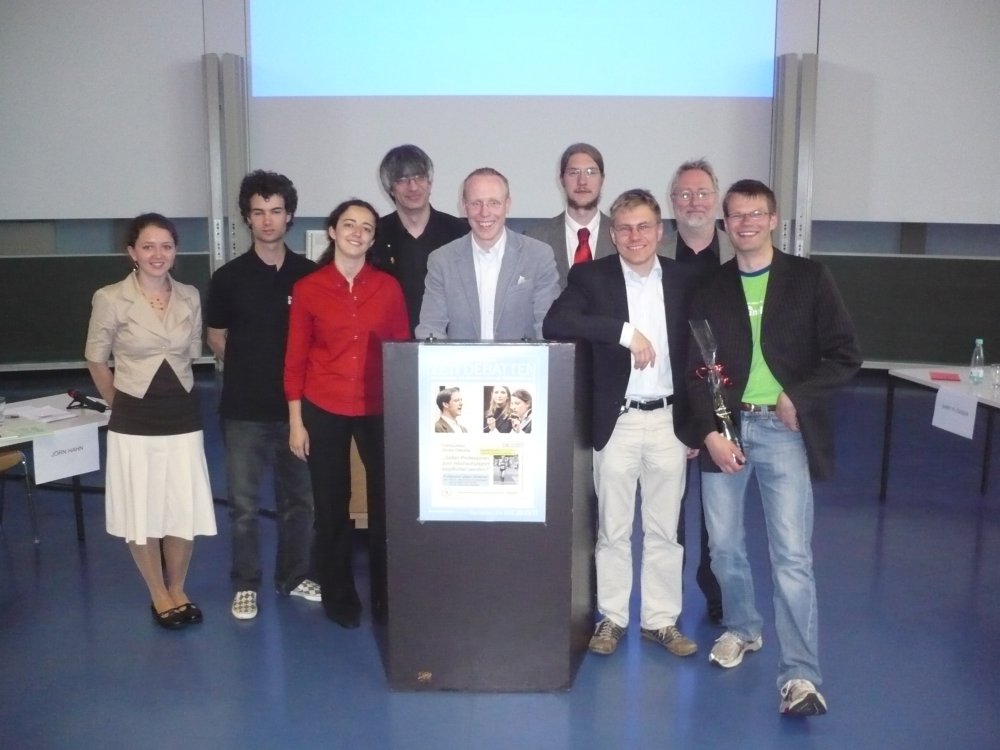 [Gruppenfoto_Showdebatte_Dortmund_kleiner.JPG]