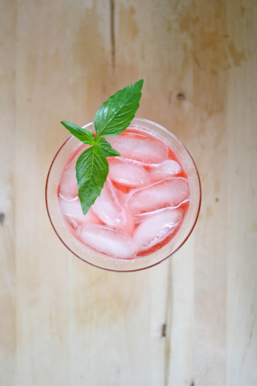 Unedeux senses Rhubarb Gin & Tonic