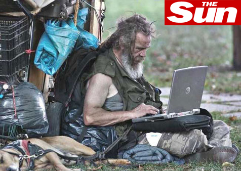 mundo-globalizado-mendigo-navegar-internet.jpg