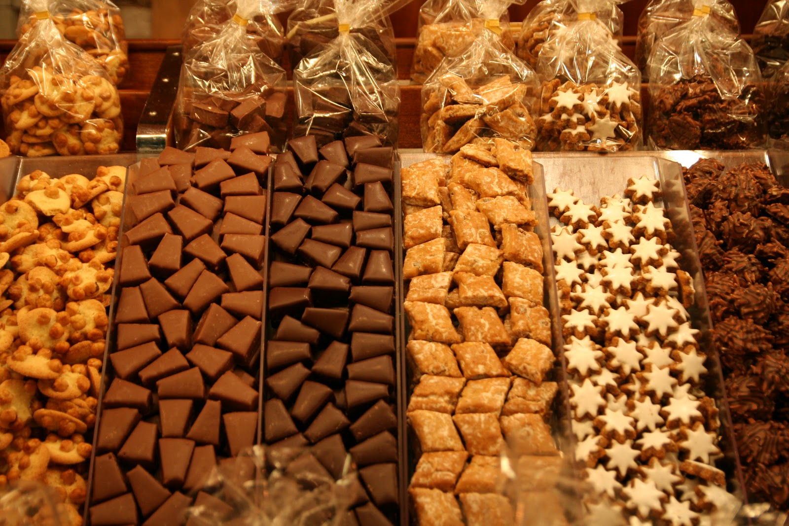 SMASH AND SNIFF: Are Cupcakes Killing Traditional German Christmas Cookies?