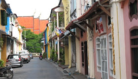 View along Soi Rommani towards Wat Mongkhon Nimit