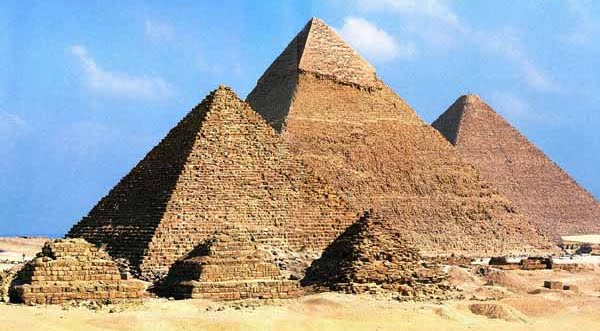 Les pyramides d'Égypte. Qui les a construits ? l'hypothèse extraterrestre est la plus logique (vidéo/documentaire) Grandes_pyramides